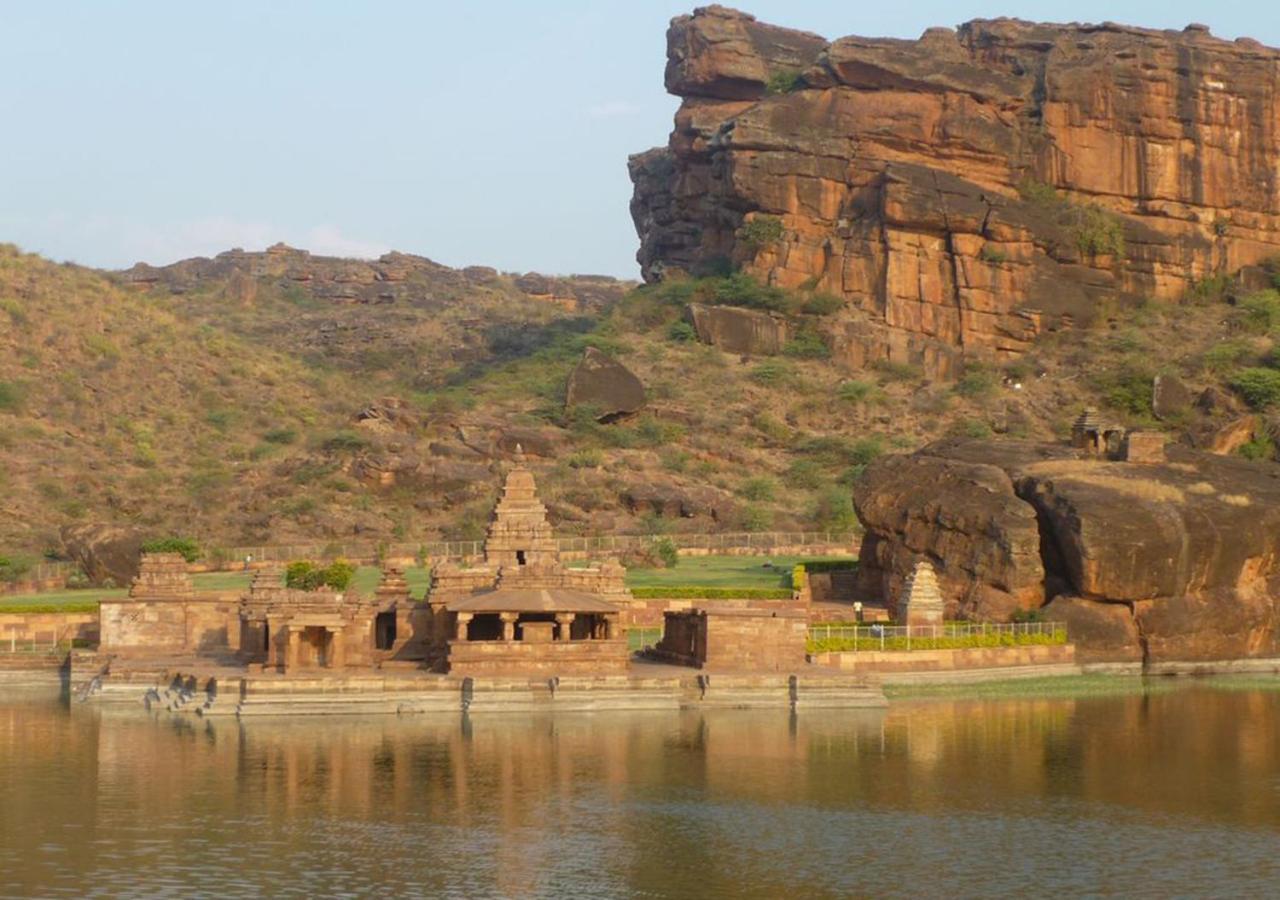 Agastya Villa By Veo - Part Of Stayvista Badami Extérieur photo